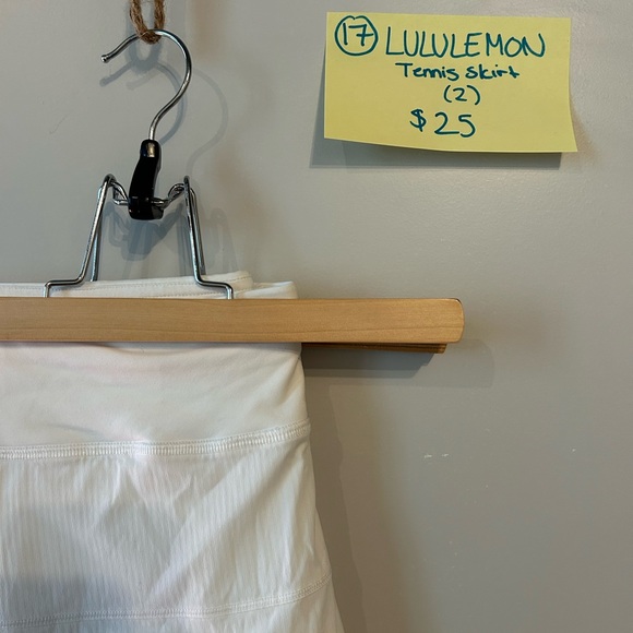 Nike White Leather Sneakers Minimalist Design - Picture 10 of 16